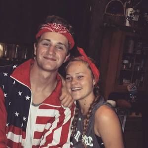 Meet your Posher, Max